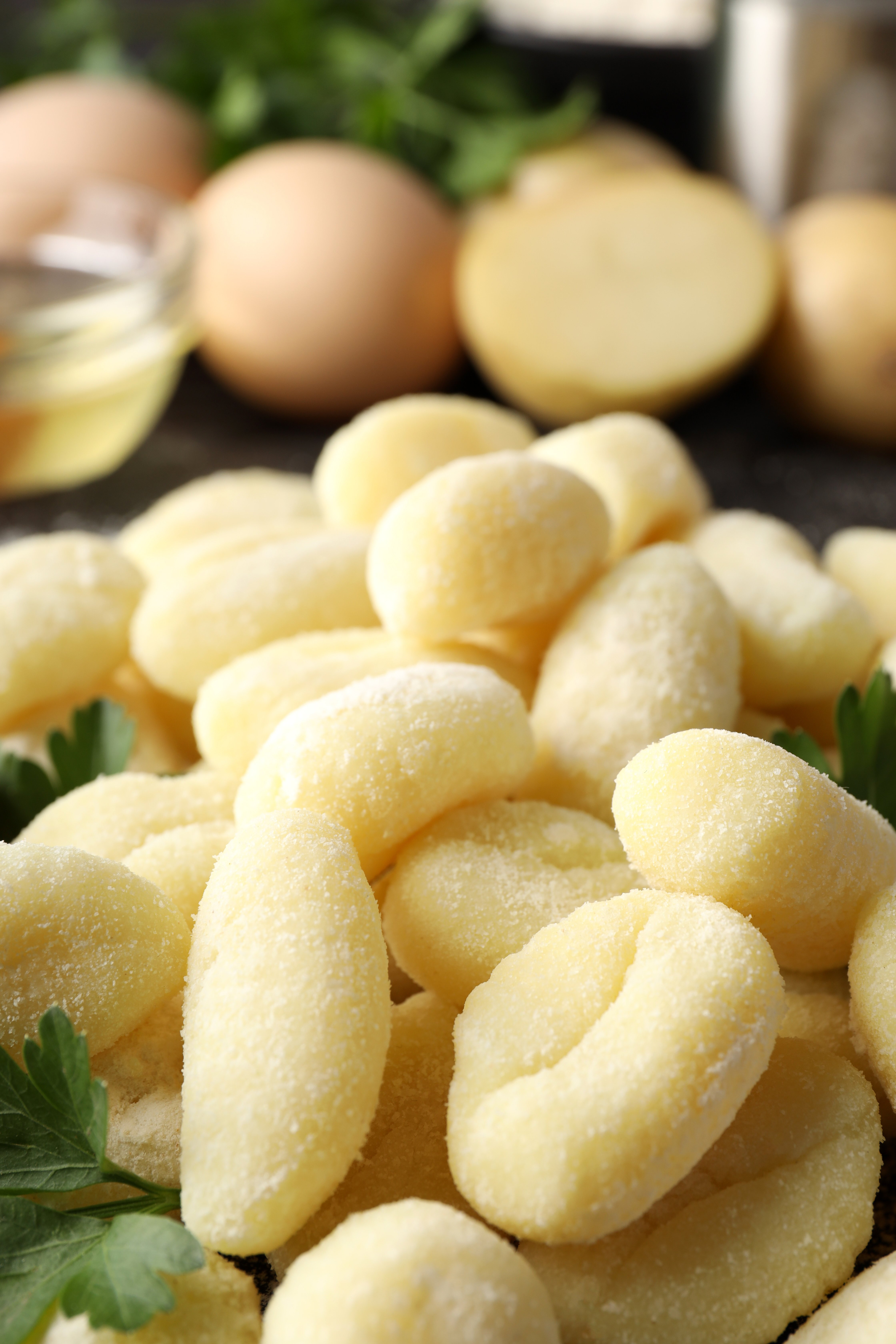 22_ZuTisch_Gnoccis_concept-cooking-with-raw-potato-gnocchi-close-up.jpg